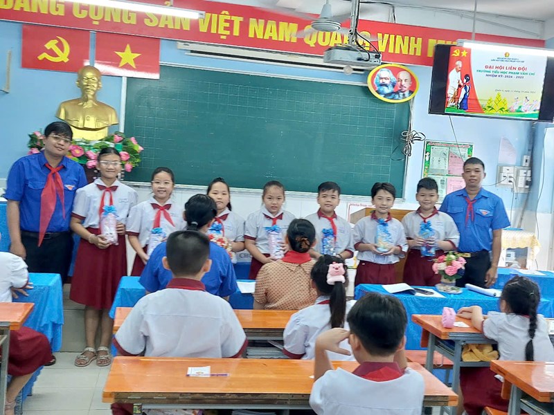 Đại hội liên đội năm 204