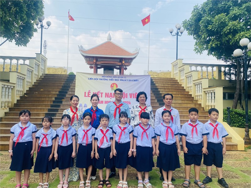 Lễ kết nạp đội viên