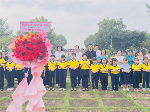 Ngày 12/12/2024 Liên Đội phối hợp với nhà trường tổ chức cho học sinh đi tham quan học tập ngoại khóa tại Chiến Khu An Phú Đông - Công viên nước Đầm Sen
