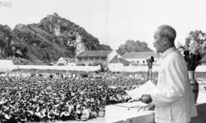 Tư liệu ảnh Chủ tịch Hồ Chí Minh với Tân Tào