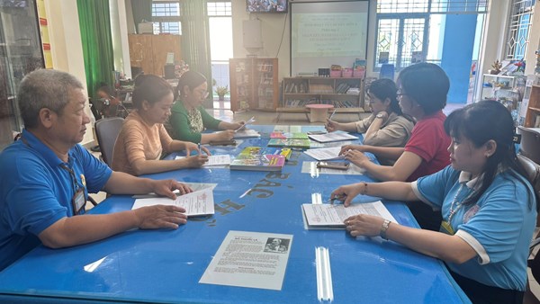 Trường Tân Hóa: Tổ chuyên môn 3 tổ chức thảo luận, lựa chọn, đề xuất sách giáo khoa lớp 5 theo CTGDPT 2018.