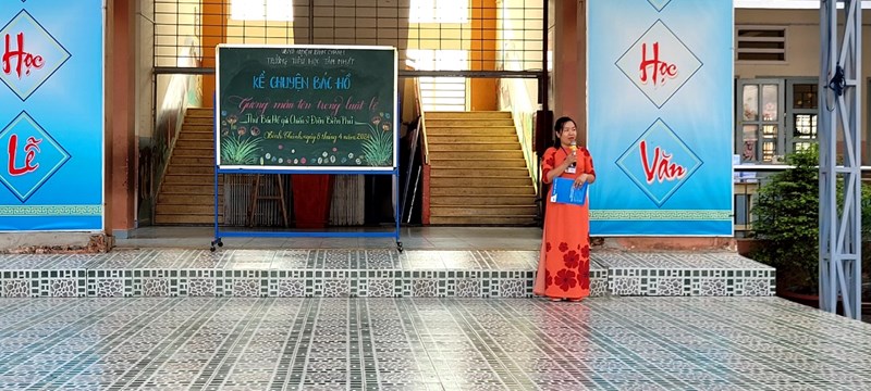 Phát thưởng hội thi  Em viết đúng, viết đẹp  cấp trường năm học 2023-2024