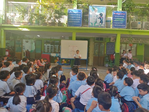 Trường  tiểu học Tô Hiến Thành tổ chức Hoạt động trải nghiệm  đầu tuần