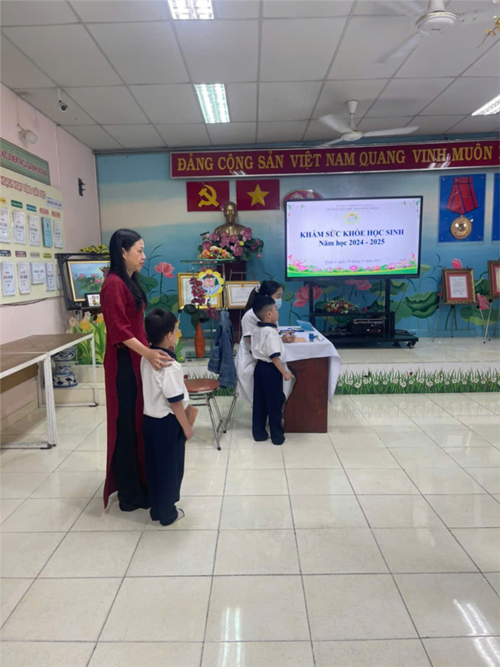 Truyền thông tháng 11 - khám sức khỏe định kỳ học sinh năm học 2024-2025
