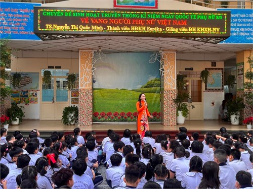 Sinh hoạt truyền thống với chủ đề “Vẻ vang người phụ nữ Việt Nam”
