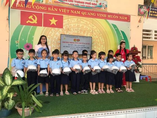Hình ảnh tuyên truyền ATGT tại tiểu học Trần Nhân Tôn
