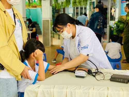 TIÊM VẮCXIN SỞI TẠI TRƯỜNG TH Trần Quang Diệu