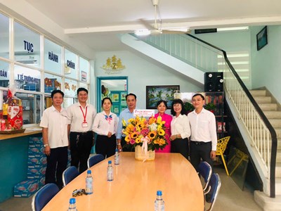 Chính quyền đoàn thể Phường 12 chúc mừng Trường Tiểu học Triệu Thị Trinh nhân dịp 20/11