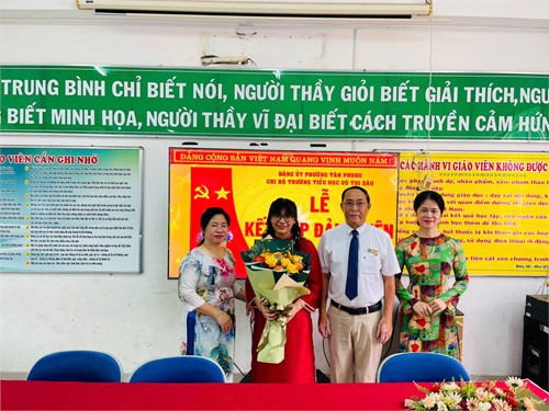 Kết nạp đảng đồng chí Nguyễn Ngọc Minh Đan.