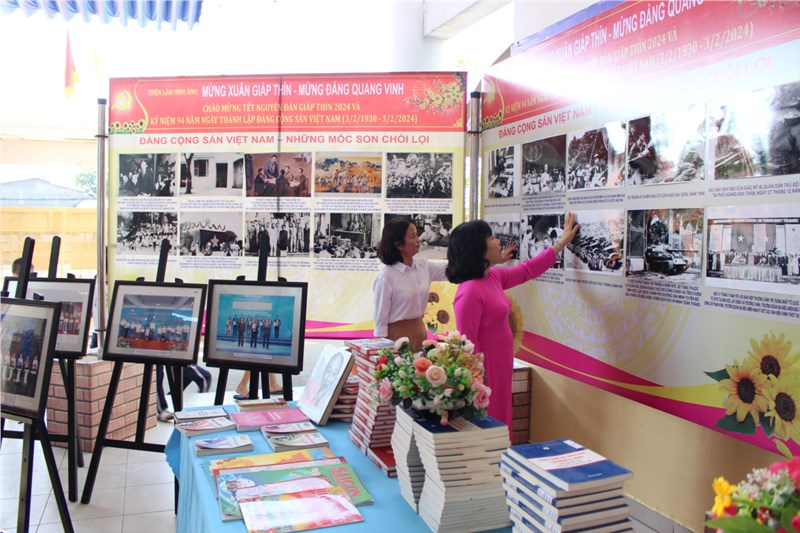 Triển lãm hình ảnh  Mừng Xuân Giáp Thìn - Mừng Đảng Quang Vinh 