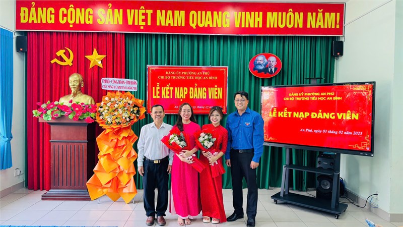 Chi bộ Trường Tiểu học An Bình tổ chức Lễ Kết nạp Đảng viên mới