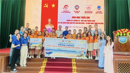 Trường Tiểu học An Bình tham dự triển lãm “Hoàng Sa, Trường Sa – Biển, đảo thiêng liêng” và “Hải quân nhân dân Việt Nam anh hùng – 70 năm hành trình giữ biển”