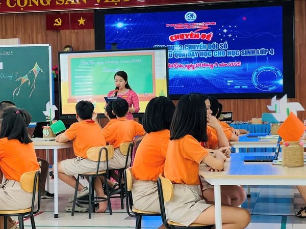 Hoạt động chuyên đề Cụm thi đua 9, năm học 2024-2025 với chủ đề  Ứng dụng chuyển đổi số trong dạy học 