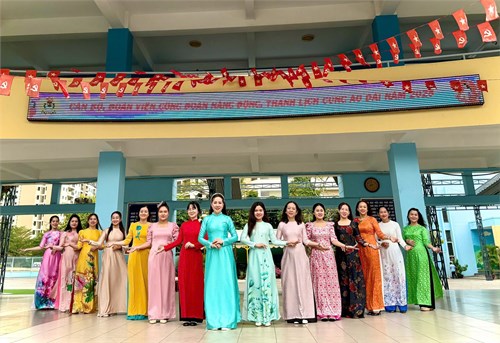 CĐCS Trường Tiểu học An Khánh tham dự Hội thi ảnh  Cán bộ, đoàn viên công đoàn năng động, thanh lịch cùng áo dài năm 2025” và Hội nghị tổng kết tháng công nhân lần thứ 17 năm 2025