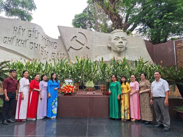 Dâng hương, viếng bia cố Tổng Bí thư Trần Phú chào mừng kỷ niệm 50 năm ngày Giải phóng miền Nam, thống nhất đất nước (30/4/1975-30/4/2025)