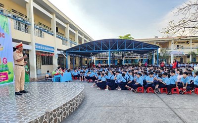 Chuyên đề pháp luật tháng 02/2025: Chương trình cùng em vững bước - Giáo dục pháp luật An toàn giao thông