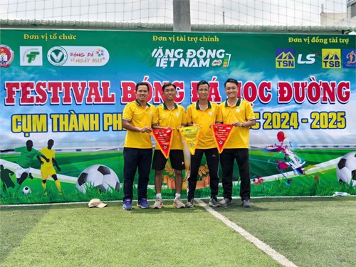 Học sinh tham gia Festival Bóng đá học đường năm học 2024-2025
