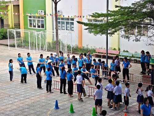 Chi đoàn Trường Tiểu học Bình Trưng Đông tích cực hỗ trợ Hội thao học sinh năm học 2024–2025.