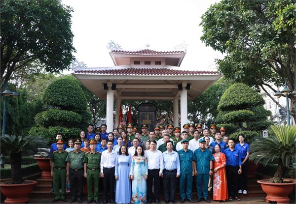 Chi đoàn Trường Tiểu học Bình Trưng Đông  tham gia các hoạt động nhân dịp kỷ niệm 50 năm Ngày giải phóng miền Nam, thống nhất đất nước ( 30/4/1975 - 30/4/2025).