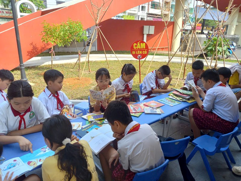 <a href="/tin-tuc-su-kien/tham-du-ngay-hoi-van-hoa-doc-2025/ct/21869/1293573">Tham dự Ngày hội văn hóa đọc 2025</a>