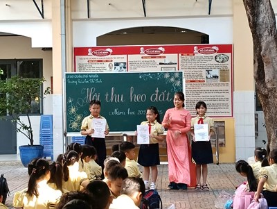 Các em học sinh trường Tiểu học Chí Linh hào hứng tham gia hội thu Heo đất năm học 2024 - 2025
