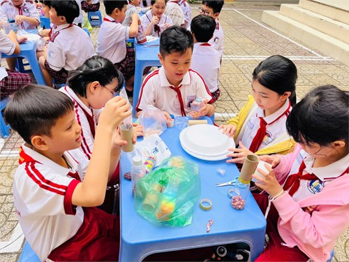 Hoạt động trải nghiệm lớp 4 với chủ đề  Âm thanh kì diệu 