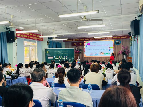 Lớp 3/2 thực hiện tiết học mở môn Toán, bài Các số có năm chữ số (tiết 2)