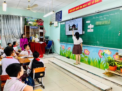 Lớp 4/5 tổ chức một tiết học mở - Môn Tiếng Việt học với tiết Nói và Nghe “Giới thiệu về một công trình kiến trúc”.