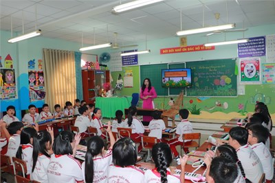 Tiết học mở môn Âm nhạc qua bài “Giới thiệu nhạc cụ đàn T’rưng - Nhạc cụ giai điệu kèn phím”