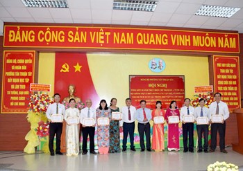 Tham dự Lễ kỷ niệm 135 năm ngày sinh Chủ tịch Hồ Chí Minh và Tổng kết 10 năm thực hiện Chỉ thị 05-CT/TW của Bộ chính trị.