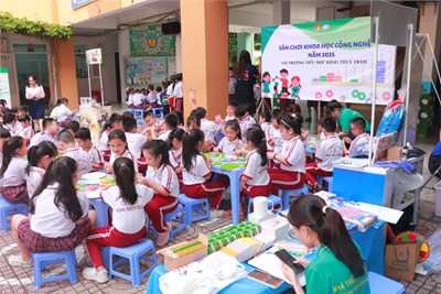 Nhà thiếu thi Quận 7 phối hợp cùng trung tâm Anh ngữ Apolo tổ chức  Sân chơi khoa học công nghệ  tại trường.