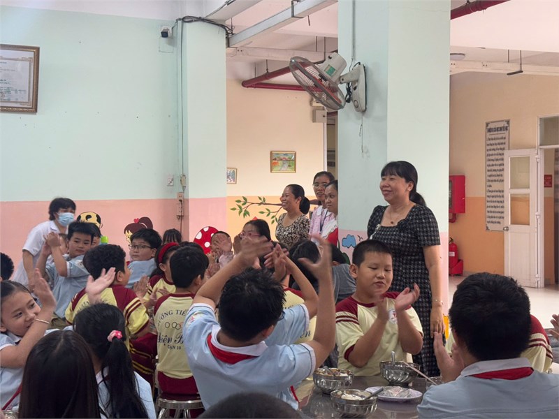 Trường Tiểu học Điện Biên tổ chức hoạt động  BỮA ĂN CÙNG CON - GẮN KẾT YÊU THƯƠNG  