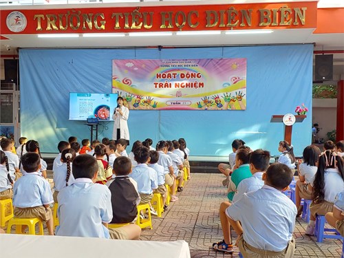 HĐTN Tuần 23 - Sinh hoạt dưới cờ: Chăm sóc và phát triển bản thân