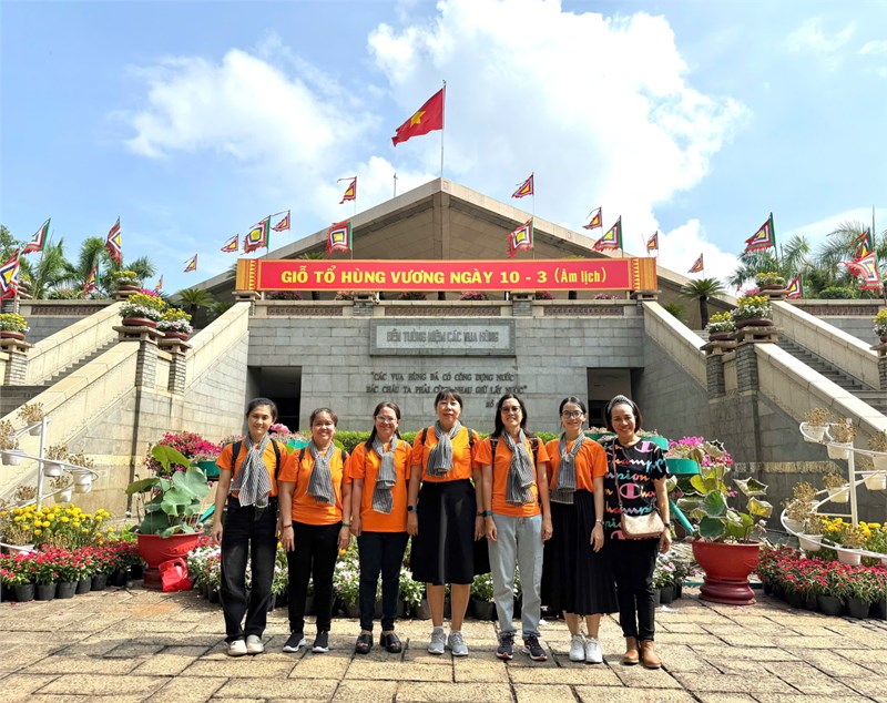 Chi Bộ Điện Biên về nguồn, tham quan học tập tại Đền tưởng niệm các Vua Hùng.