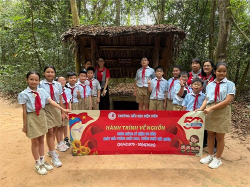 Chi bộ - Chi đoàn - Liên đội trường Tiểu học Điện Biên phối hợp với BCH Đoàn Phường 10 tổ chức cho các em học sinh về nguồn - thắp hương tại đền Bến Dược và tham quan Địa đạo Củ Chi.