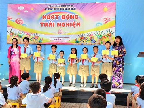 Trường TH Điện Biên chúc mừng các em học sinh được công nhận Trạng nguyên Tiếng Việt cấp Thành phố.