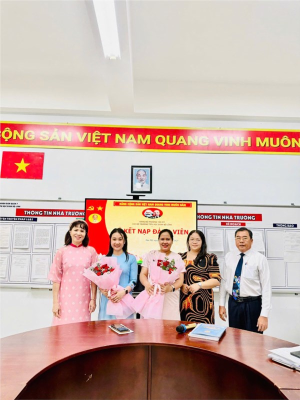 Lễ kết nạp Đảng viên và chuyển Đảng chính thức