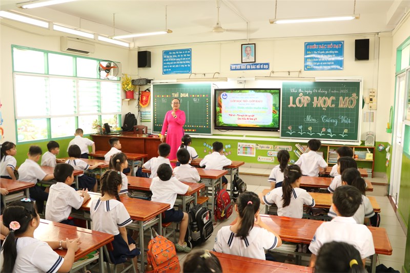 Lớp học mở Lớp Hai 2 - Hoạt động Luyện từ luyện câu (Tuần 23) - Từ ngữ chỉ sự vật. Câu kiểu Ai làm gì?(4.3.2025)