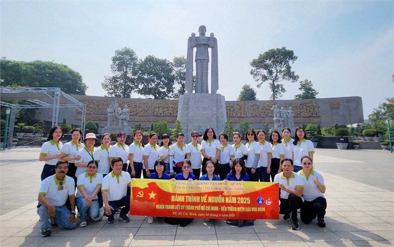 Chi Bộ Trường Tiểu học Đuốc Sống Hành Trình Về Nguồn - Tri Ân và Trải Nghiệm - Năm 2025