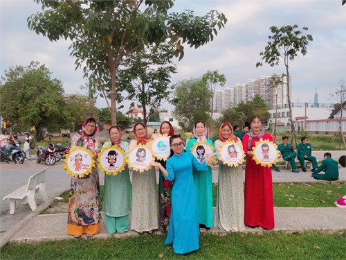 Diễu hành với trang phục áo dài do Hội LHPN phường Bình Trưng Tây tổ chức (sáng ngày 02/3/2025)