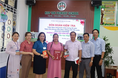 Trường tiểu học hiệp tân trân trọng đón đoàn kiểm tra thẩm định công trình chào mừng 50 năm ngày giải phóng miền nam, thống nhất đất nước (30/04/1975 - 30/04/2025) không gian văn hóa hồ chí minh