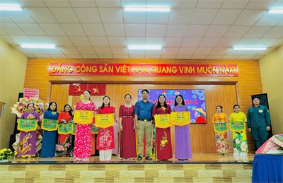 Trường TH Hồ Văn Cường chúc mừng các cô giáo trong đội dự thi đã đạt giải Ba và giải Khuyến khích - Hội thi Trang trí nón lá - tại phường Phú Trung - Chủ đề:  Di sản văn hóa - Sức mạnh dân tộc - Năm 2025