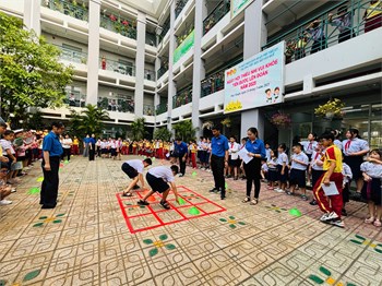 Ngày hội  Thiếu Nhi Vui Khỏe  của các em học sinh khối 4