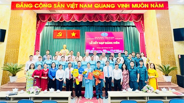 Đoàn viên Chi đoàn Hồ Văn Huê được kết nạp vào Đảng Cộng sản Việt Nam