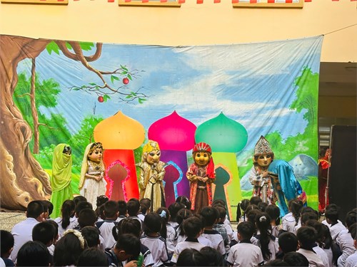 Hoạt động xem kịch Aladdin và cây đèn thần (23/5/2025:)