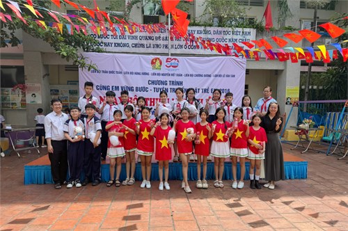 Học sinh tham gia “Ngày hội Thiếu nhi Vui khỏe cấp Quận” ở trường Tiểu học Lê Văn Tám (11/4/2015)