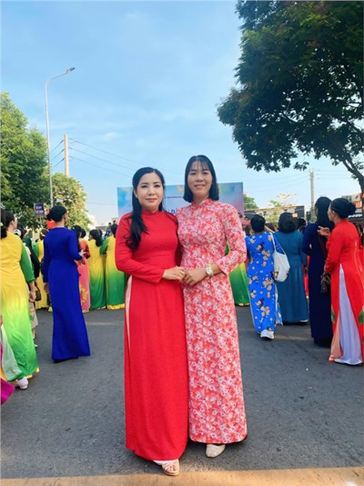 🌻🌻🌻Chương trình Đồng diễn Dân vũ với áo dài Chủ đề  50 năm - Tự hào một dải gấm hoa 