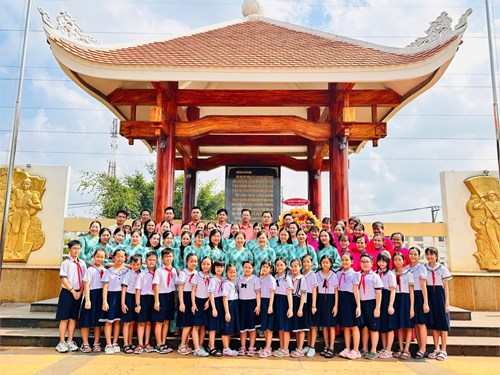 Tổ chức dâng hương tại Khu Di Tích Chiến Khu An Phú Đông nhân Kỷ Niệm 50 năm Ngày Giải Phóng Miền Nam, Thống Nhất Đất Nước
