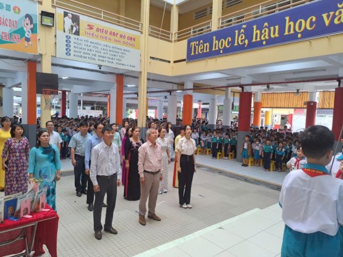 Sinh hoạt dưới cờ tuần 24