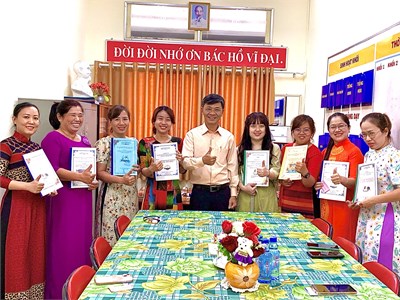 Thể hiện Quyết tâm lập Thành tích cao Hội thi GVCN lớp giỏi_Quận 6 (Vòng 2).
Kính chúc các cô đại diện hình ảnh trường lập thành tích rạng rỡ!